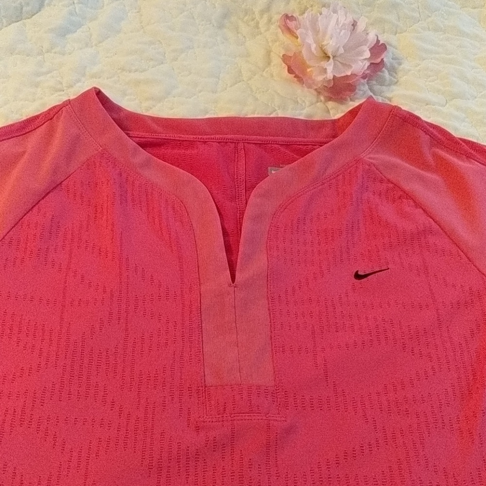 Nike FIT DRY shirt athletic top pink size small